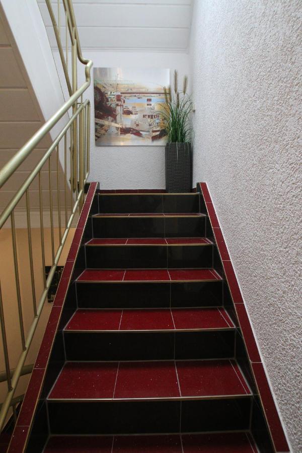 Gaestehaus Kronenstrasse Шветцинген Екстер'єр фото